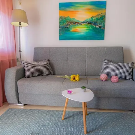 1st Floorc Apartment *