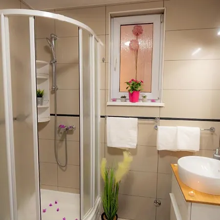 1st Floorc Apartman Póla