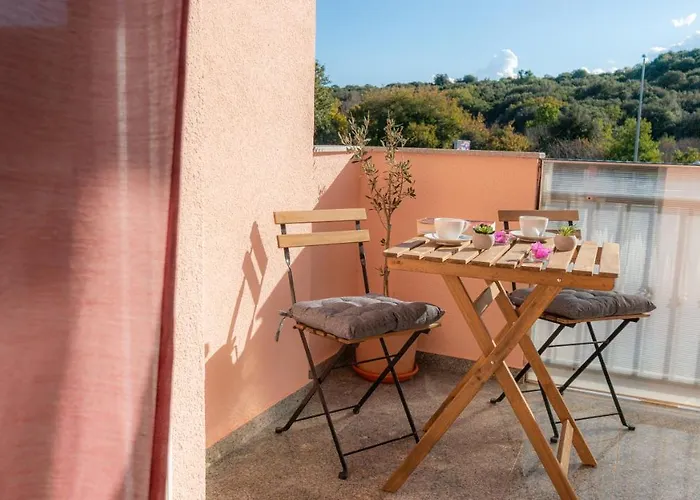 1st Floorc * Πούλα